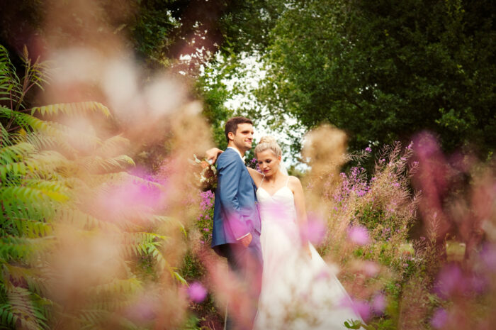 Bild von 2 Personen im Garten