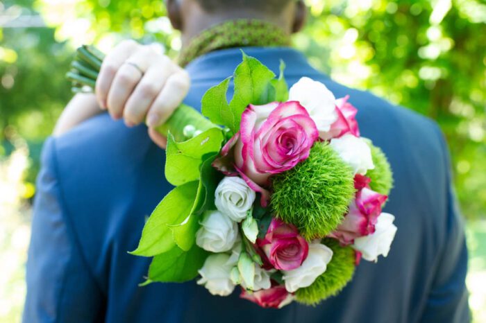 Emotionale Hochzeitsfotografie eines Brautpaares