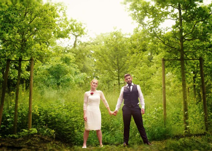 Emotionale Hochzeitsfotografie eines Brautpaares